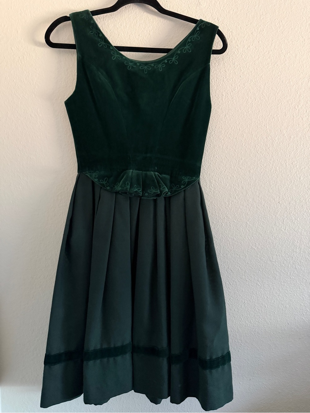 Vintage Heller Salzburger Trachten Irish Green Velvet Corset Dress Octoberfest - Picture 3 of 4
